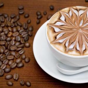 कॉफ़ी मशीन का उपयोग करके कैप्पुकिनो बनाना डेलॉन्गी कॉफ़ी मशीन का उपयोग करके कैप्पुकिनो बनाना